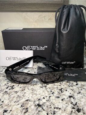 Off-White Black Gloss Rectangular Sunglasses with Gray Lenses